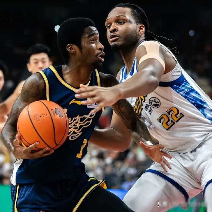 萨林杰倒了，广东内线塌了，体系被迫重启|广东队|广东男篮|王少杰|篮板|杜锋_新浪体育_新浪新闻