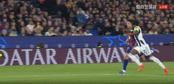 1773865039552082417.gif 萨联38疑似点球.gif