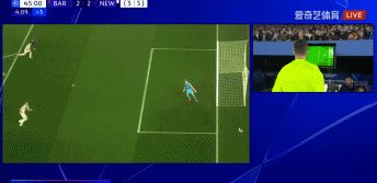 1773865046866041637.gif 萨联45+3疑似点球.gif
